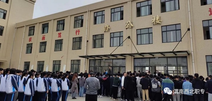 營(yíng)造清潔衛(wèi)生校園，共建健康學(xué)習(xí)環(huán)境